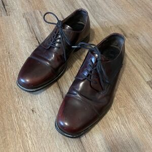 Johnston & Murphy Atchison cap toe dress shoes in a burgundy leather - size 8.5